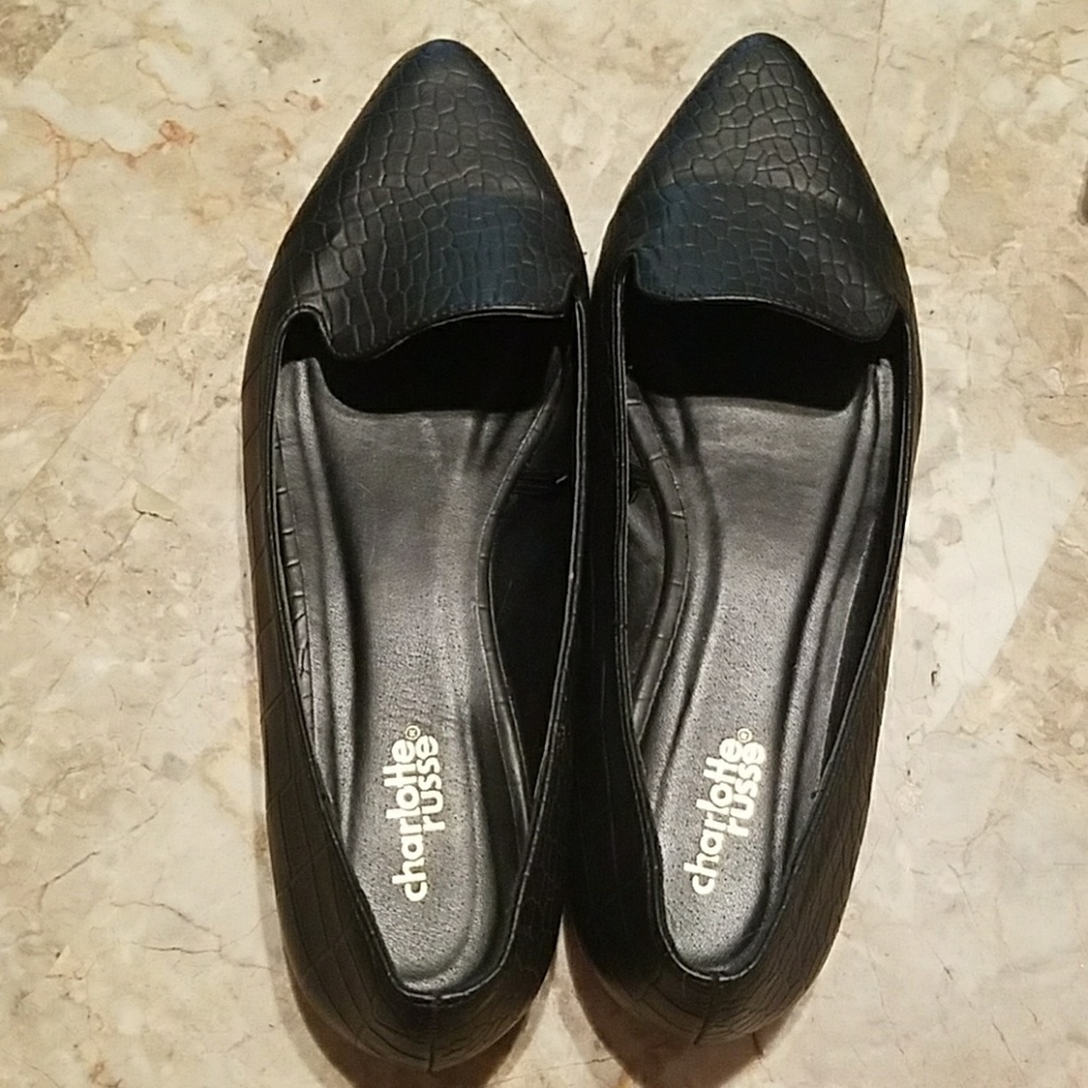 Shows, never worn.